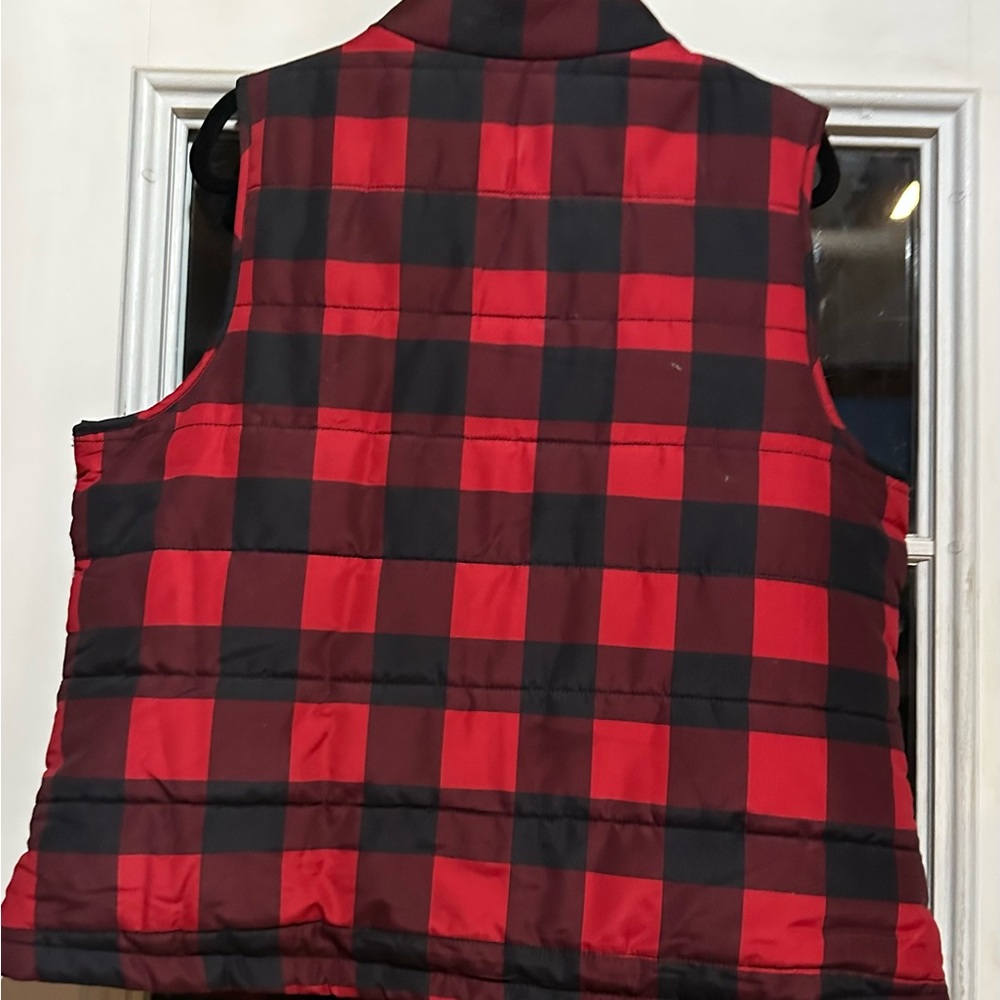 Natural reflections, extra large, black, and red vest. Great condition.